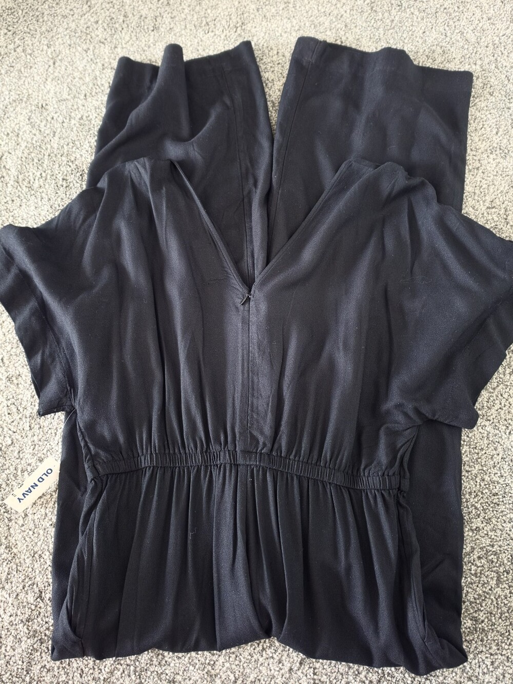 NWT! Old Navy Black V-Neck Wide-Leg Jumpsuit - Picture 4 of 6